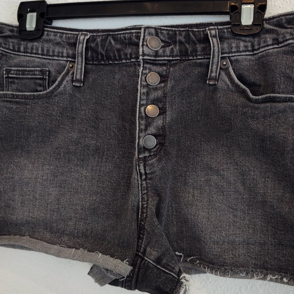 Universal Thread, High Rise Shortie, 6/28R
